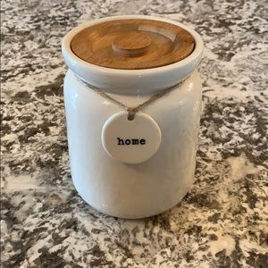White/Cream kitchen canister. Excellent condition